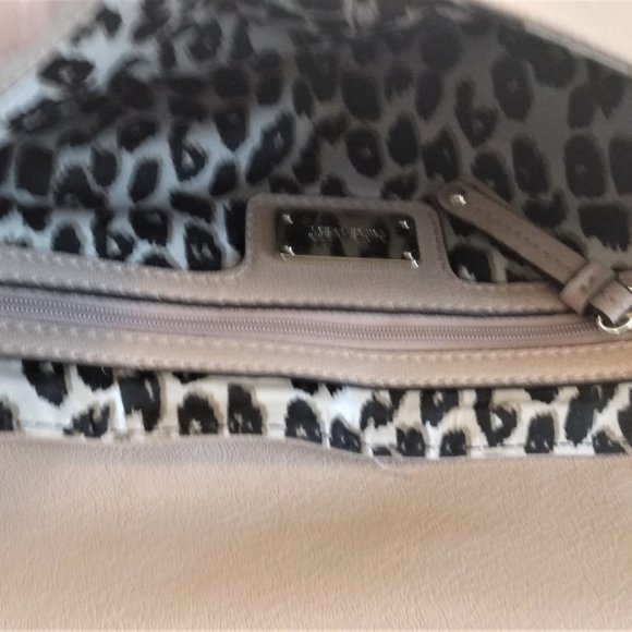 Nine West Clutch Purse-Carmel/Beige with Gold Toned Accents - Picture 8 of 14